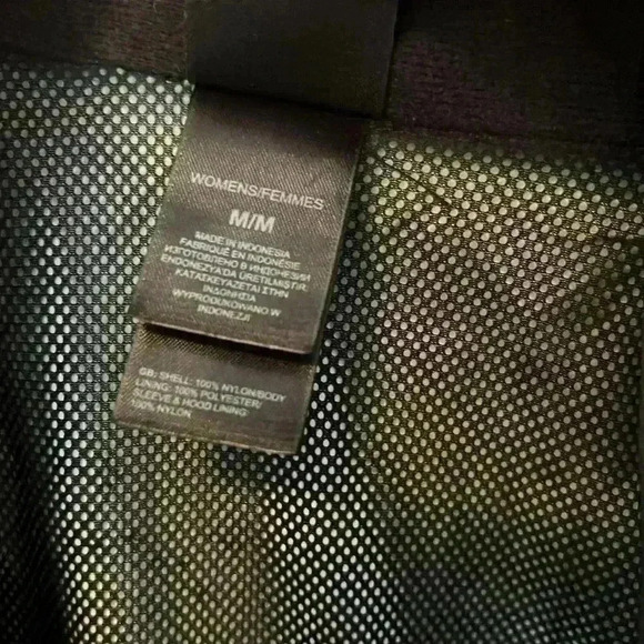 North Face Rain Jacket  Breast Cancer Edition - Picture 2 of 3